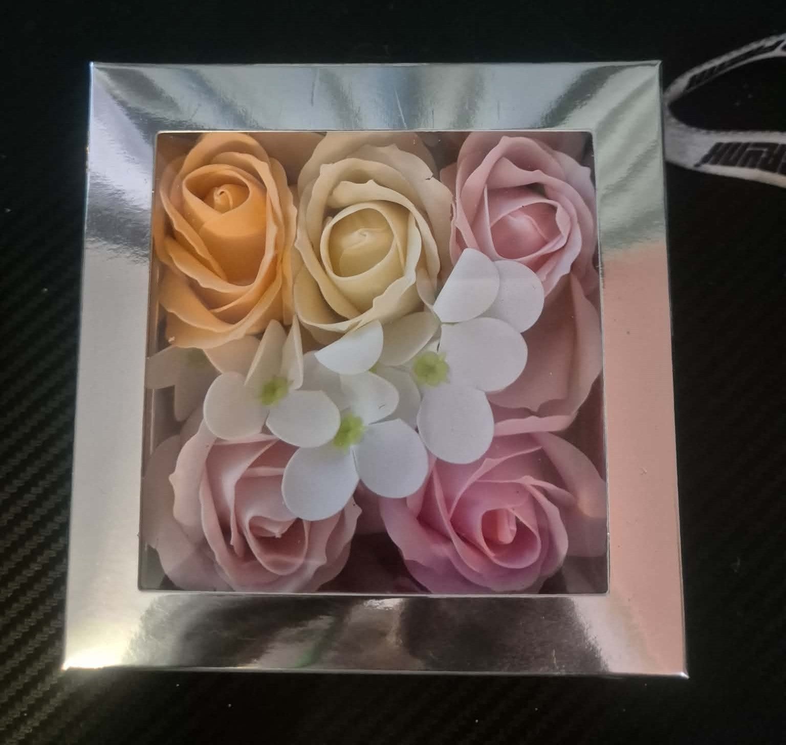 MIni Flower Box 6 róż